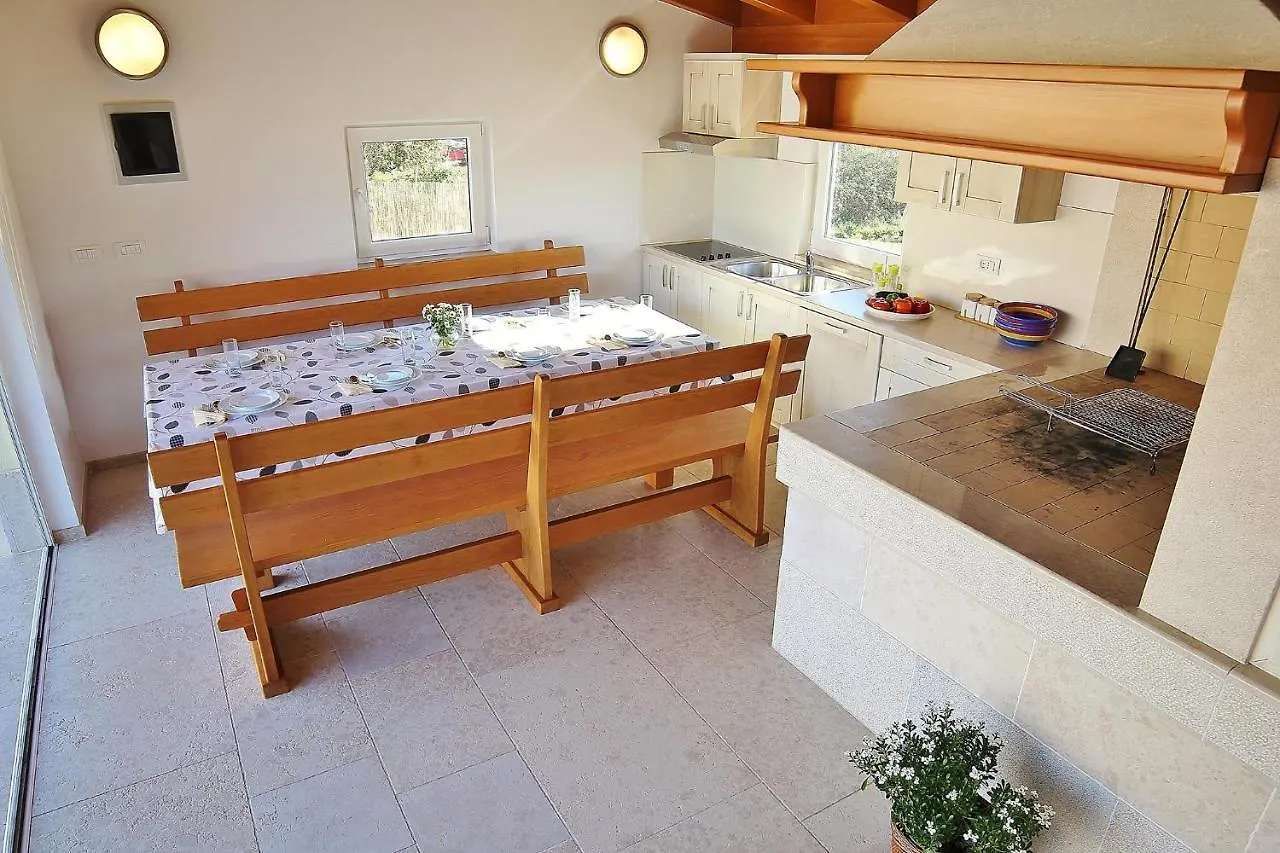 Villa Bubani 0*,